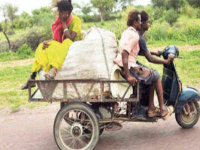 बेखौफ दौड़ रहे ‘जुगाड़’ वाहनों के लिए कायदे- कानून नहीं, पुलिस प्रशासन भी बना मौन