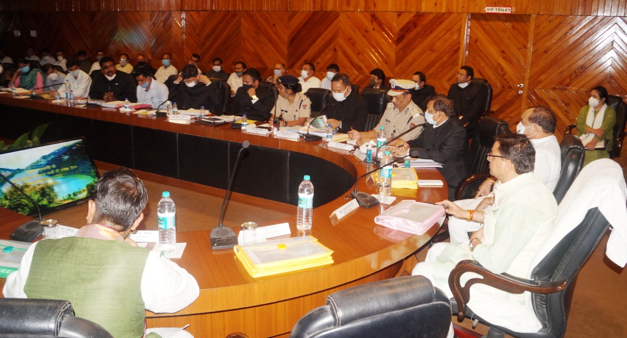 सख्ती: अधिकारी सकारात्मक सोच से करें जनसमस्याओं का निस्तारण, सीएम धामी ने दिए निर्देश