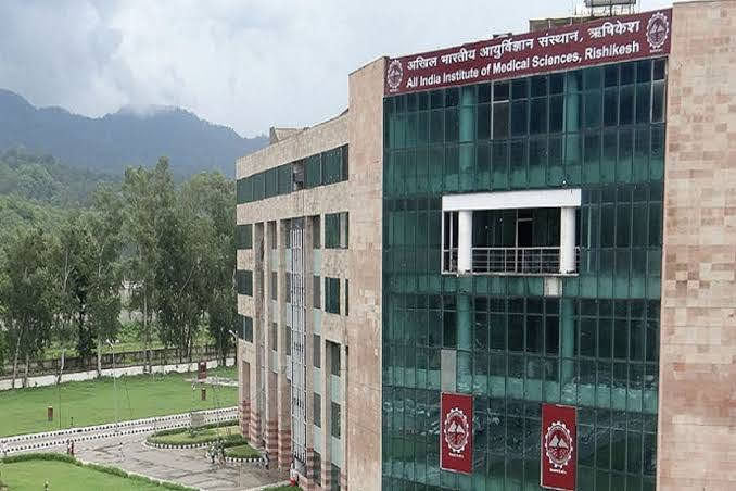 एम्स के हुनरमंद डाॅक्टर 13 साल की किशोरी को दिया जीवनदान, कार्डियक टीएपीवीआर( TAPVR ) का सफल ऑपरेशन