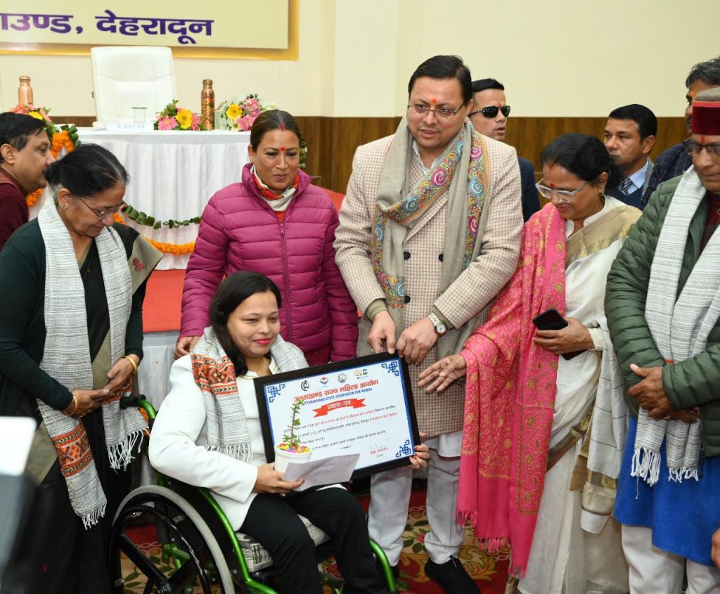 सीएम धामी ने सराहनीय प्रदर्शन करने वाली महिला खिलाड़ियों को राष्ट्रीय बालिका दिवस पर किया सम्मानित