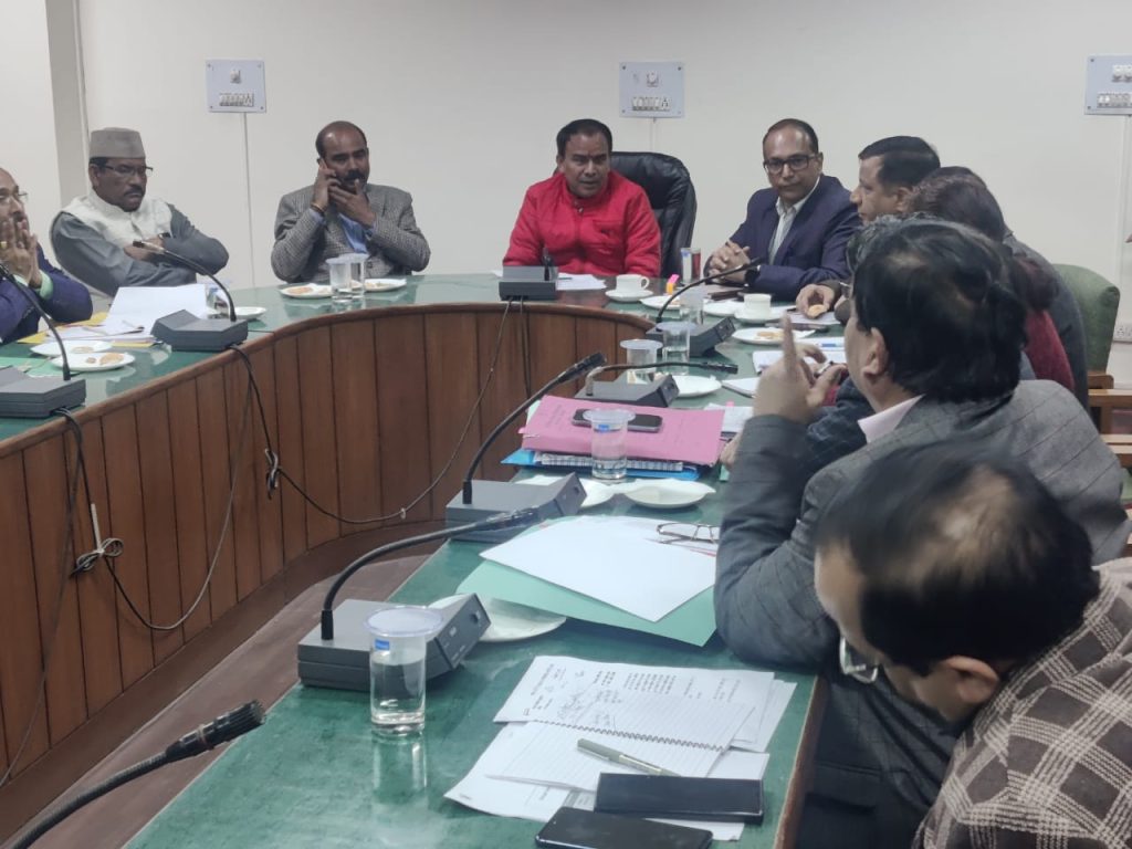 शिक्षा मंत्री डॉ. धन सिंह रावत की पहल पर स्कूली बच्चों के बस्ते का बोझ कम करने का लिया गया फैसला
