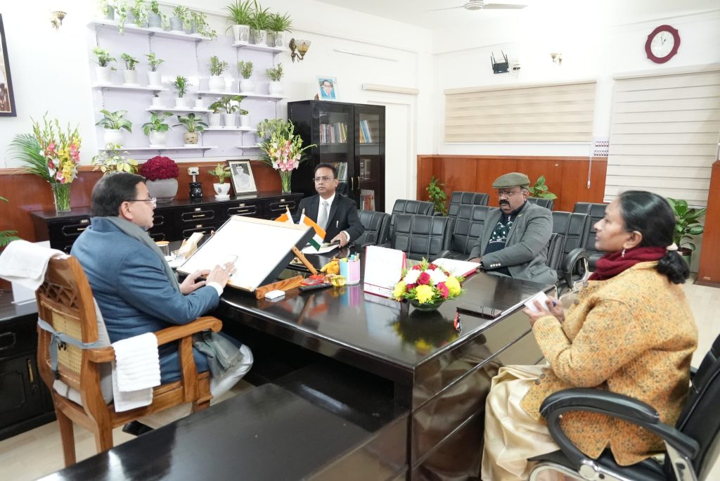 गुलदार के लगातार हो रहे हमलों को लेकर सीएम धामी गंभीर, वन विभाग के अधिकारियों को दिये ये निर्देश