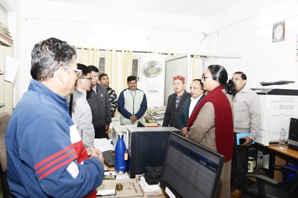 एसीएस रतूड़ी ने मुख्यमंत्री अनुभागों का किया औचक निरीक्षण, दिये ये निर्देश..