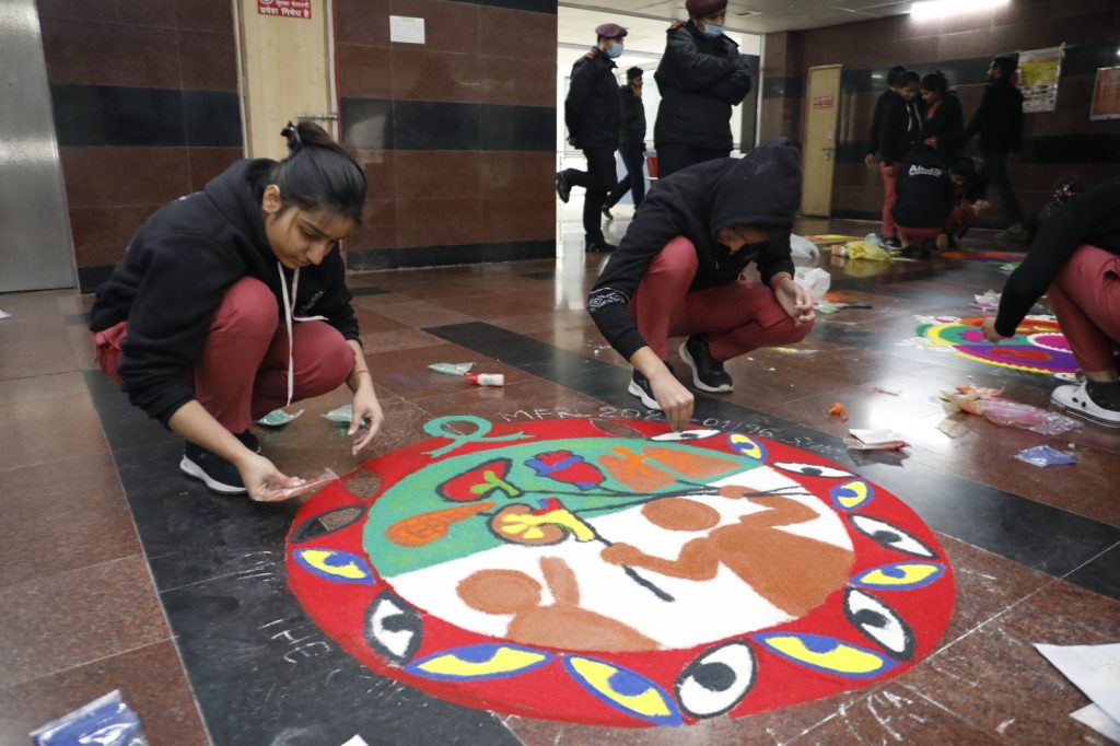 गुर्दा प्रत्यारोपण, अंगदान को बढ़ावा देने के लिए एम्स में किया गया रंगोली प्रदर्शनी का आयोजन