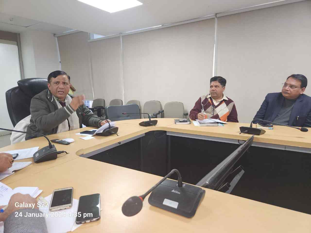 एमडीडीए उपाध्यक्ष बंशीधर तिवारी ने ली बैठक, अधिकारियों को दिए कई महत्वपूर्ण निर्देश..