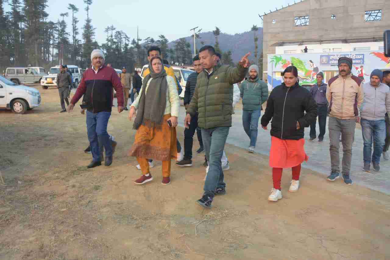 खेल मंत्री रेखा आर्या ने किया लोहाघाट में बनने जा रहे बालिका स्पोर्ट्स कॉलेज की भूमि का निरीक्षण, जल्द मुख्यमंत्री धामी करेंगे भूमि पूजन