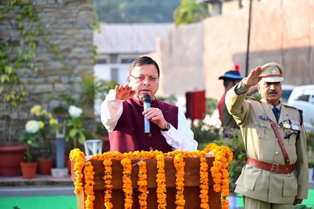 सीएम धामी ने गणतंत्र दिवस के मौके पर मुख्यमंत्री आवास में फहराया तिरंगा, कहा – नारी शक्ति वंदन अधिनियम हुआ पारित
