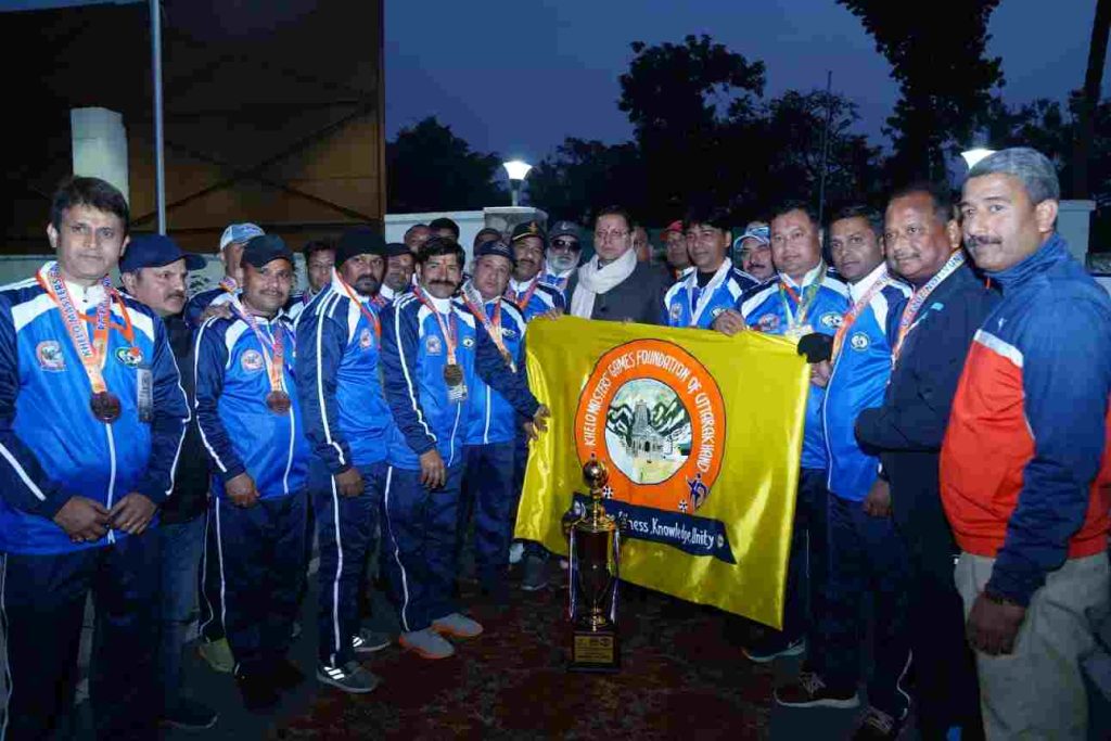 सीएम धामी ने फुटबाल खिलाड़ियों को किया सम्मानित, कहा – सरकार विभिन्न खेलों को बढावा देने के लिये संकल्पित