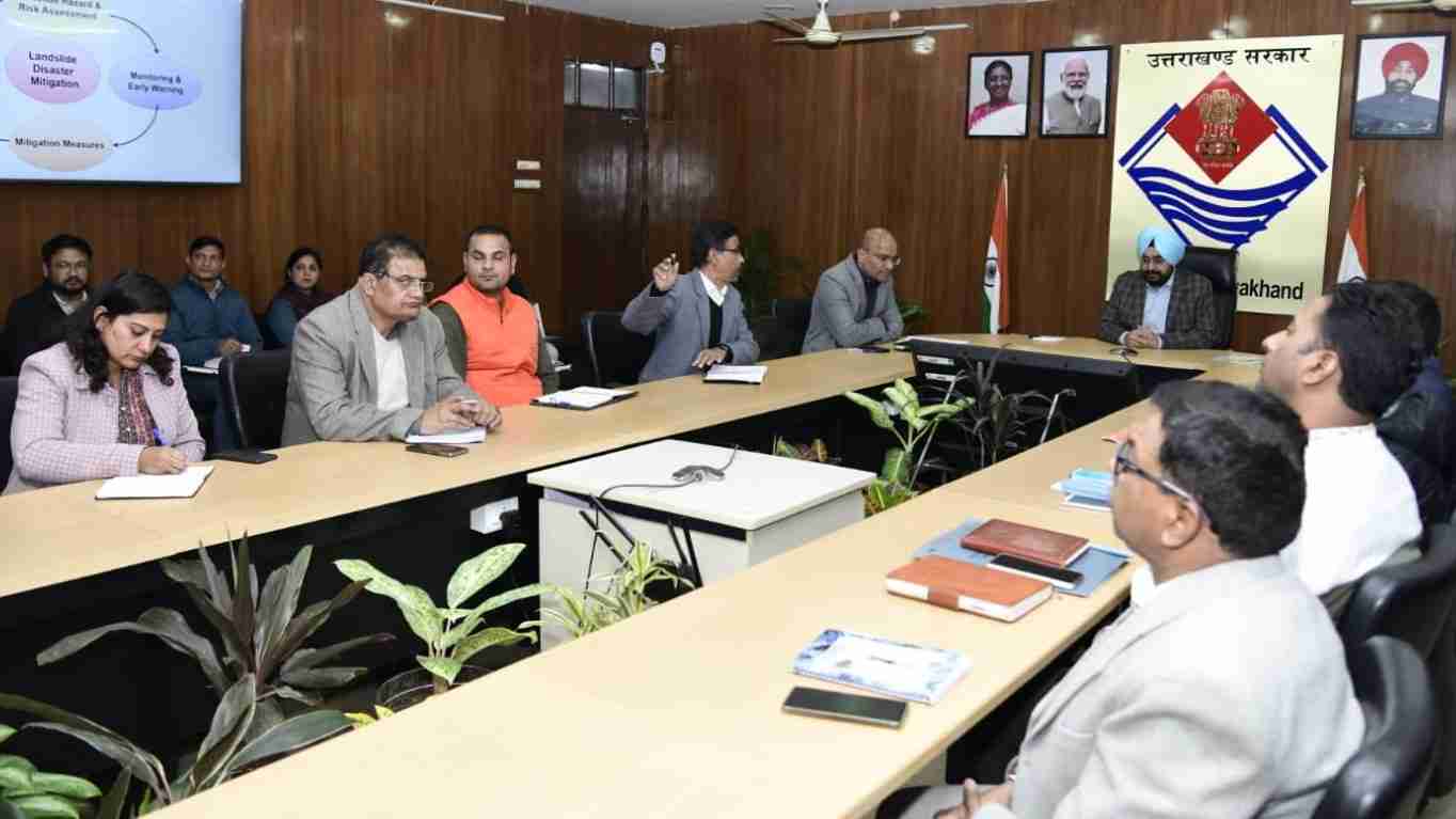 उत्तराखण्ड भूस्खलन न्यूनीकरण और प्रबंधन को विश्वस्तरीय बनाने की दिशा में प्रयास करने के सीएस ने दिए निर्देश