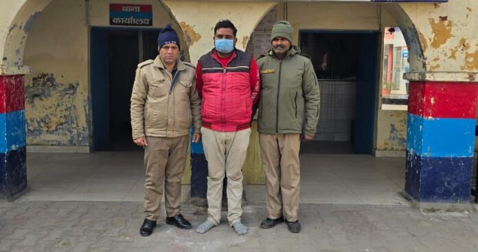 जमीन दिलवाने के नाम पर धोखाधडी करने वाला चढ़ा पुलिस के हत्थे
