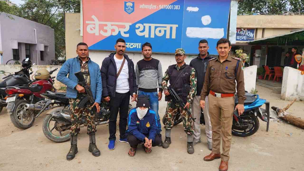 रिलायंस शोरूम डकैती प्रकरण में घटना के मास्टरमाइंड को घुटनों पर लायी दून पुलिस, मास्टरमाइंड को पटना से किया गिरफ्तार