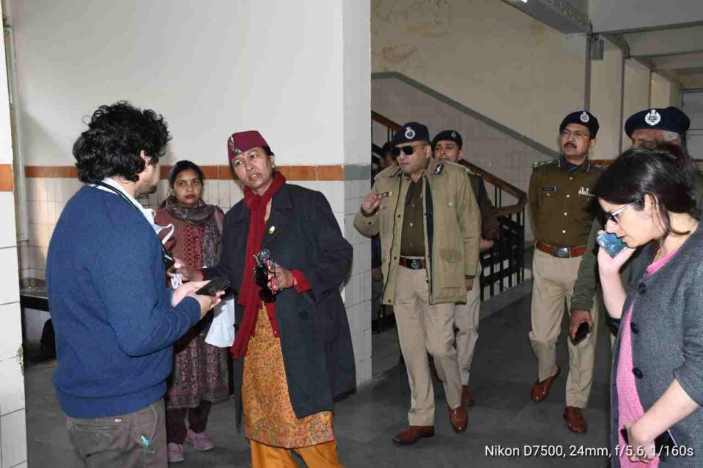 हिंसा प्रभावित क्षेत्रों में पहुंची मुख्य सचिव, कानून एवं व्यवस्था बनाए रखने हेतु कड़े निर्देश