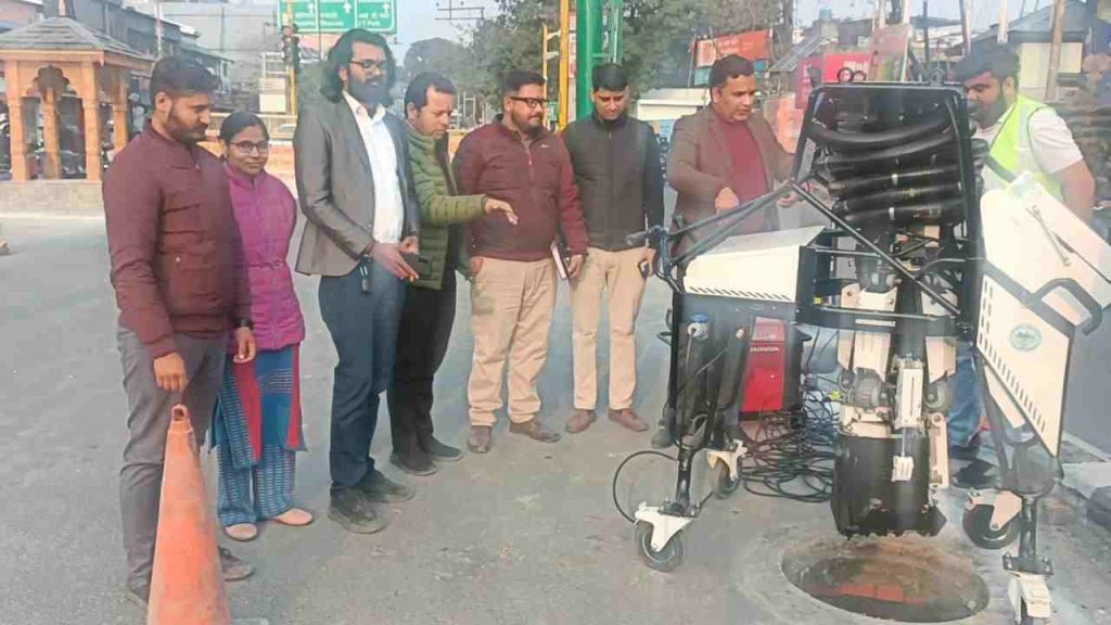 देहरादून स्मार्ट सिटी की एक और नयी पहल, सीवर मैनहोल की सफाई का नया प्रबन्ध
