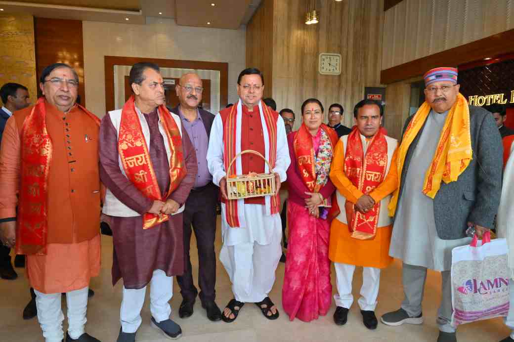 धामी सरकार ने अयोध्या में रामलला के किए दर्शन, भावुक हुए धामी ने कहा : रोम-रोम भक्तिमय और प्रफुल्लित हुआ मन