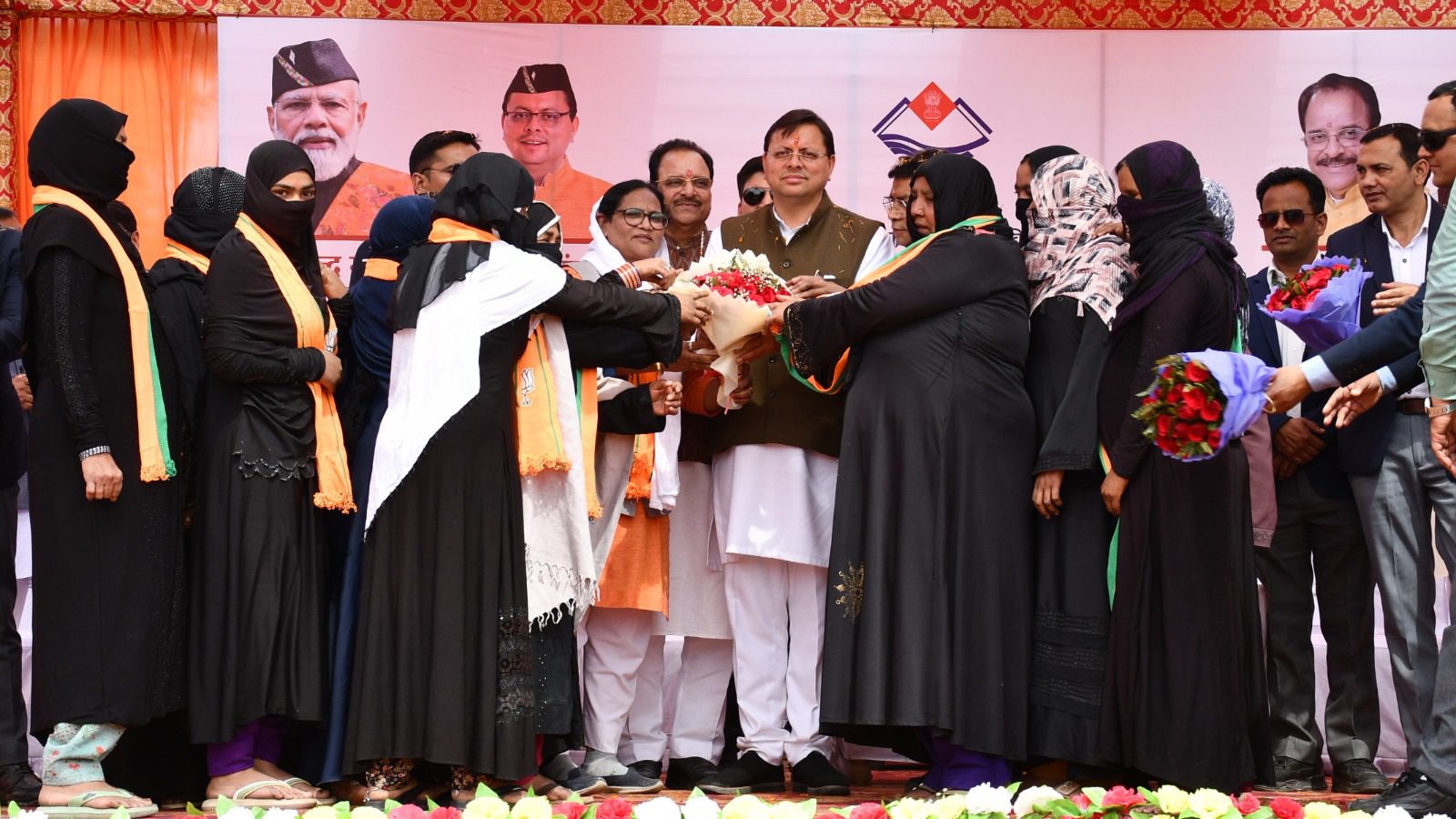 मुख्यमंत्री धामी ने 2600 लाभार्थियों को किया नजूल भूमि पट्टा का निःशुल्क वितरण