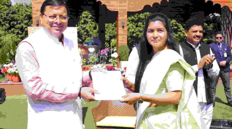 सीएम ने महिला सशक्तिकरण एवं बाल विकास तथा आबकारी विभाग के अन्तर्गत चयनित अभ्यर्थियों को वितरित किये नियुक्ति पत्र