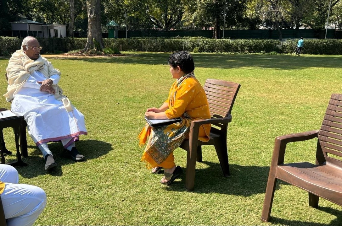  उत्तराखण्ड कांग्रेस महिला अध्यक्ष ने की मल्लिकार्जुन खड़के से मुलाकात