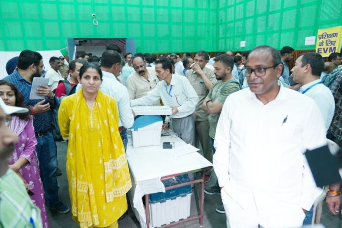 मुख्य निर्वाचन अधिकारी ने लिया निर्वाचन तैयारियों का जायजा