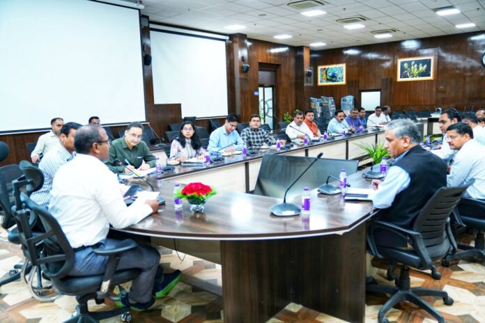 मुख्य निर्वाचन अधिकारी ने आवश्यक सेवा से जुड़े समस्त विभागों एवं एजेंसियों के साथ की बैठक