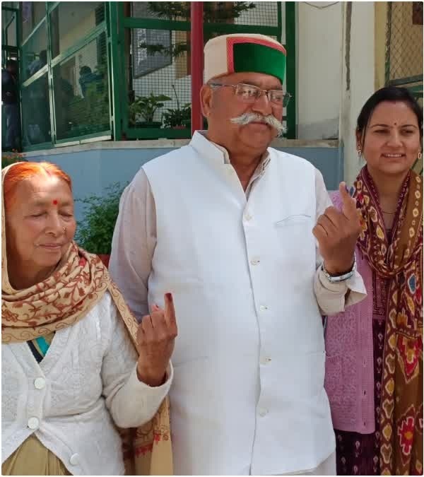 मसूरी कांग्रेस प्रत्याशी गुनसोला ने किया मतदान