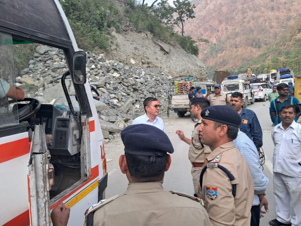 चेकिंग के दौरान दो बसों का रजिस्ट्रेशन पाया गया फर्जी, पुलिस ने आरोपियों के खिलाफ दर्ज़ किया मामला