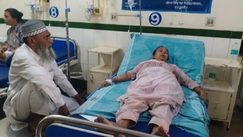 सिरफिरे युवक ने घर में घुसकर मामी और उसके बच्चों पर किया जानलेवा हमला, महिला की हालत गंभीर