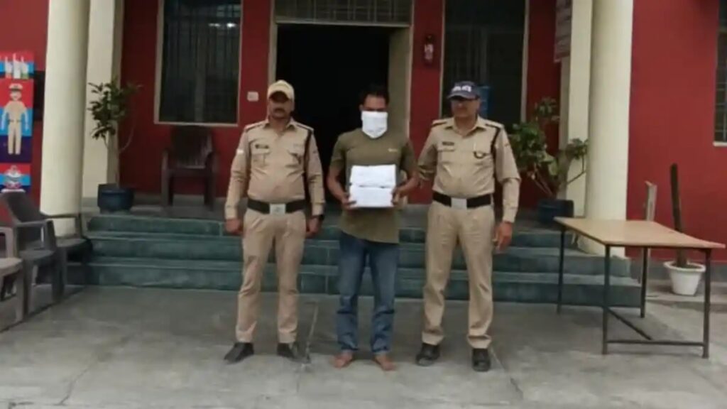 पुलिस ने ब्लाइंड मर्डर का किया खुलासा, आपसी विवाद में दोस्त ने ही की थी ई-रिक्शा चालक की हत्या