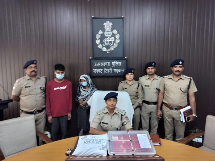 टिहरी में ज्वैलरी शोरूम में चोरी करने वाले गिरोह के सदस्य मां-बेटा गिरफ्तार