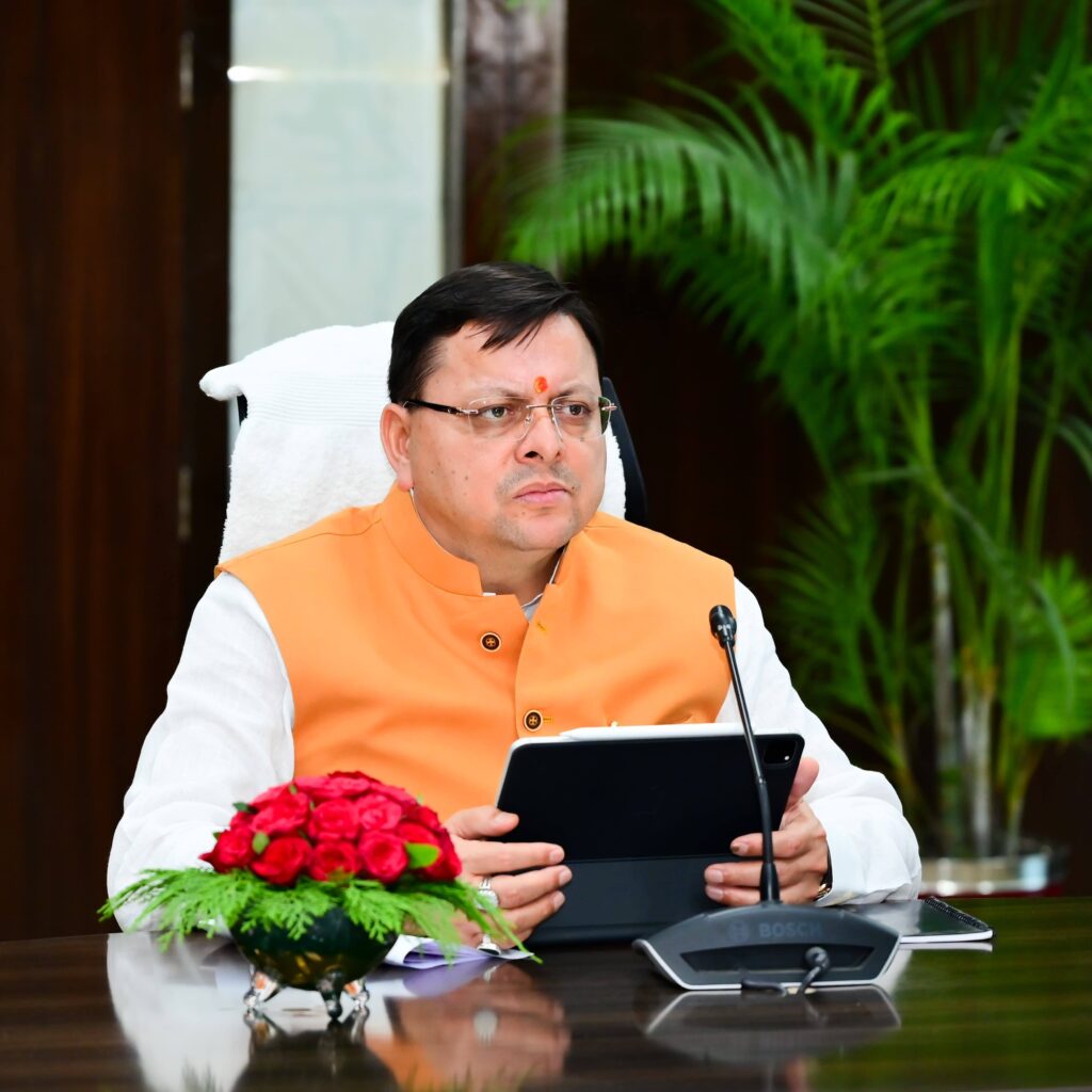 सीएम धामी ने सचिवालय में मानसून की तैयारियों को लेकर ली अधिकारियों की बैठक