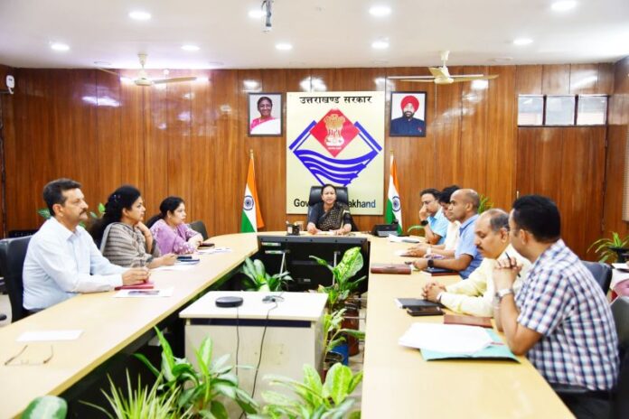 मलिन बस्तियों के चिन्हीकरण के बाद सूचीबद्ध रिपोर्ट एक सप्ताह में शासन को भेजेंः सीएस
