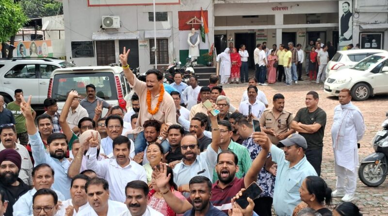 कांग्रेस ने उपचुनाव में जीतीं प्रदेश की दोनों सीटें, पार्टी में खुशी का जश्न