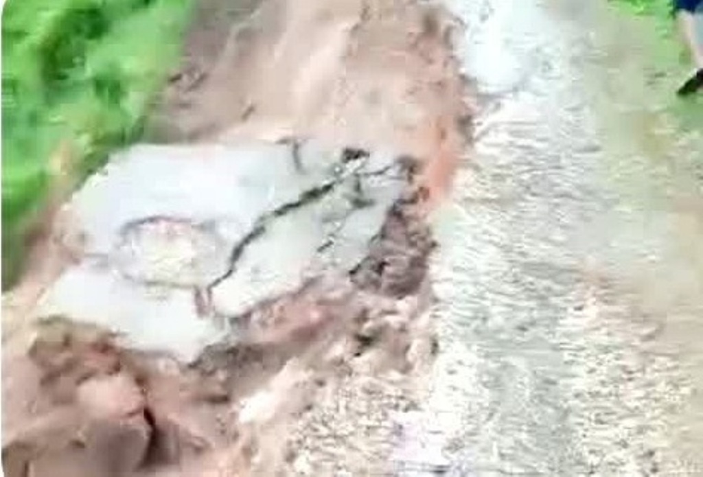 भारी बारिश से कई एकड़ कृषि भूमि आपदा की चपेट में