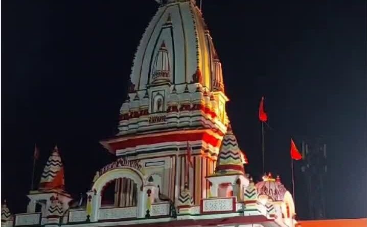 सावन के दूसरे सोमवार को दक्षेश्वर मंदिर में उमड़ी श्रद्धालुओं की भीड़