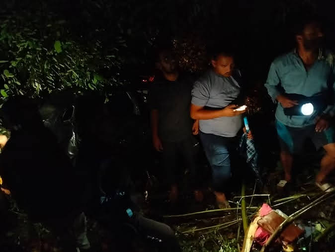कार के अनियंत्रित होकर खाई में गिर जाने से दो महिलाओं की मौत