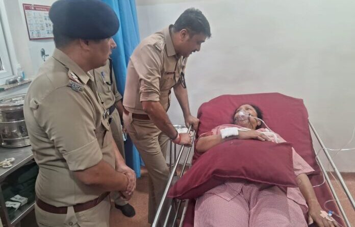 घायल महिला कांस्टेबल का हाल जानने पहुंचे एसएसपी