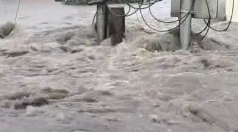 उत्तराखण्ड में भारी बारिश,कई सड़कें बंद तो कहीं सड़कें पानी में डूबी