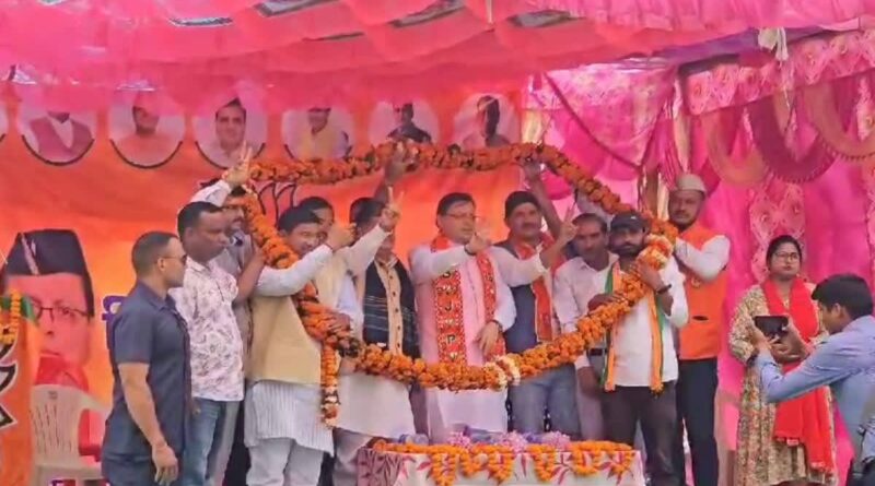 सीएम  धामी ने जोशीमठ में किया भाजपा प्रत्याशी का चुनाव प्रचार