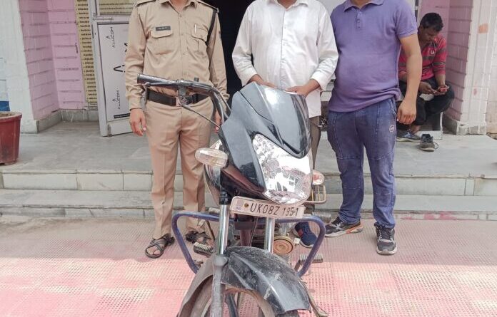 नौकरी लगाने के नाम पर महिलाओं से ठगी करने वाला शातिर गिरफ्तार