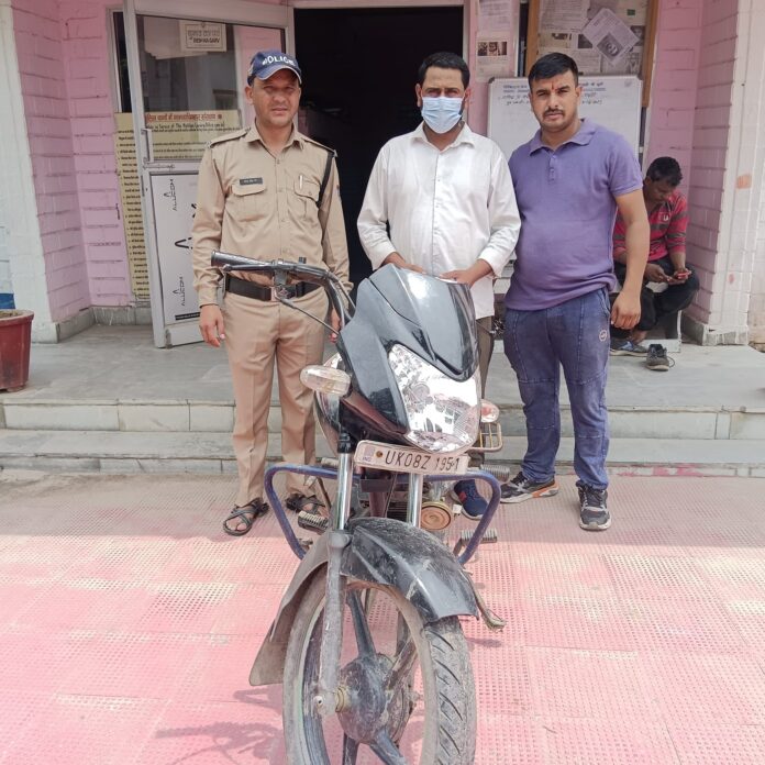 नौकरी लगाने के नाम पर महिलाओं से ठगी करने वाला शातिर गिरफ्तार