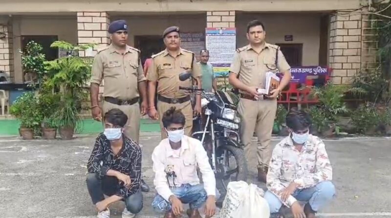 चोरी की वारदात में शामिल तीन आरोपी गिरफ्तार, चुराया गया माल बरामद