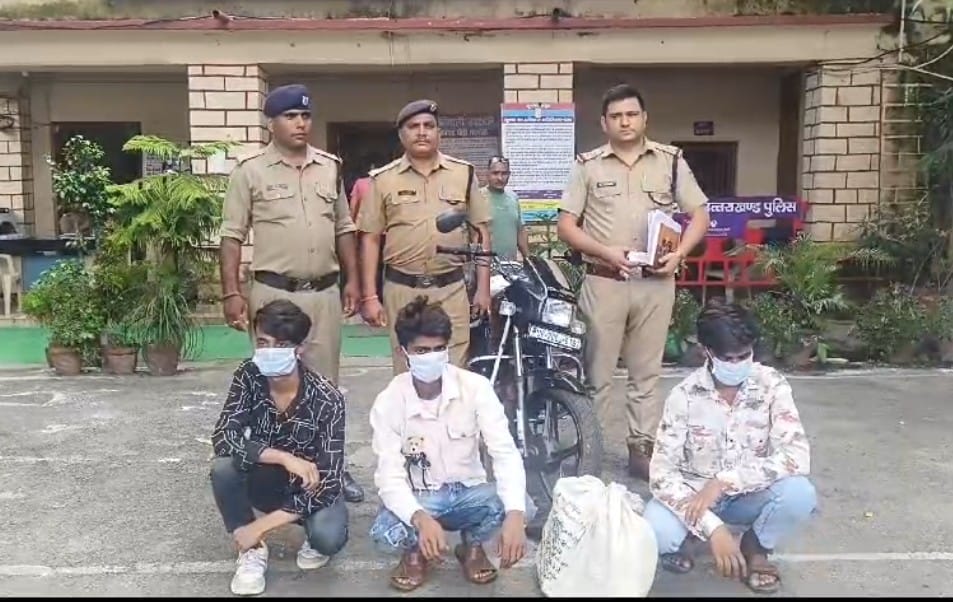 चोरी की वारदात में शामिल तीन आरोपी गिरफ्तार, चुराया गया माल बरामद