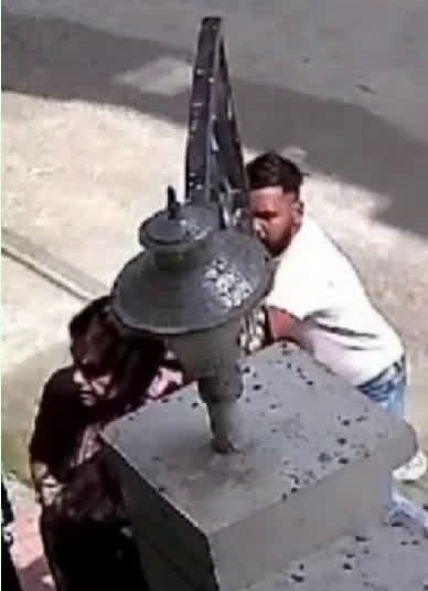 लुटेरे ने बुजुर्ग महिला के घर में घुसकर  लूटा सोने का आभूषण