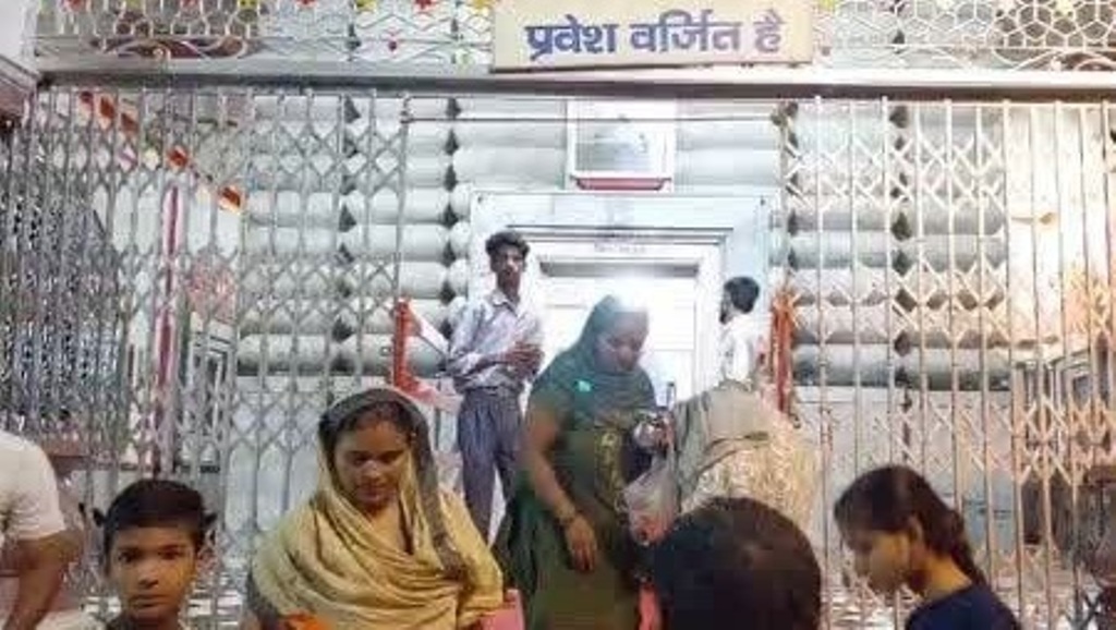 सावन के तीसरे सोमवार को प्रदेशभर के शिवालयों में उमड़ी श्रद्धालुओं की भीड़