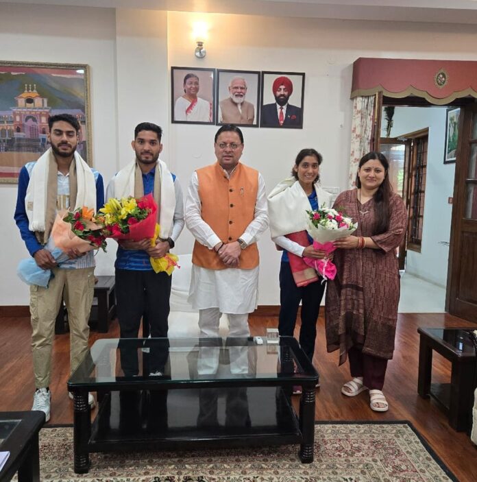 पेरिस ओलंपिक से लौटे खिलाड़ियों ने मुख्यमंत्री से की भेंट