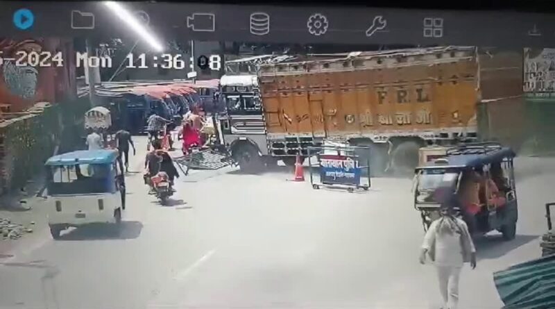 ट्रक के हुए ब्रेक फेल,तीन को रौंदा