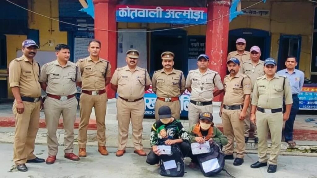 नेपाली मूल के दो शातिर चोर गिरफ्तार