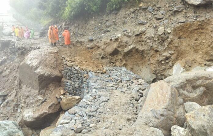 केदारनाथ धाम पैदल मार्ग खोलने का काम शुरू