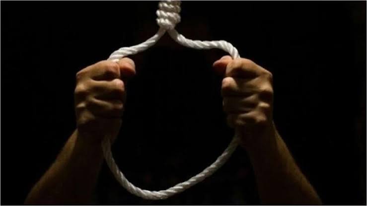 अज्ञात कारणों से शिक्षक की पत्नी ने फांसी लगाकर मौत को लगा लिया गले