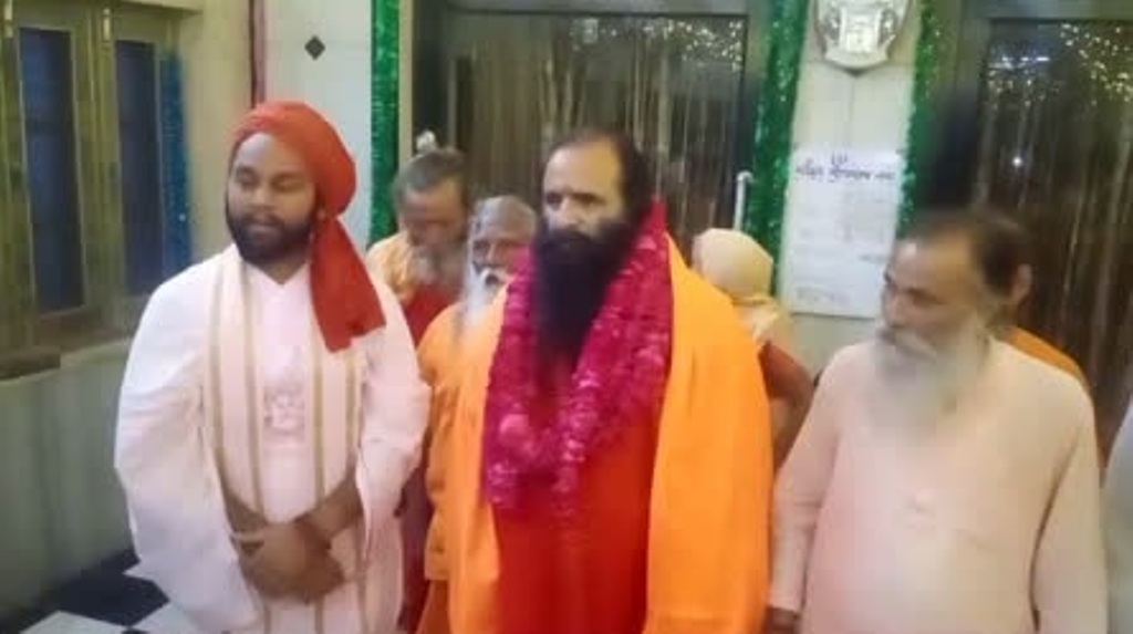 दो धड़ों में बंटे अखाड़ा परिषद के एक होने की जगी उम्मीद