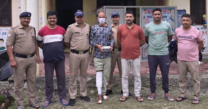 जेल से फरार दुष्कर्म का आरोपी मुठभेड़ के बाद गिरफ्तार